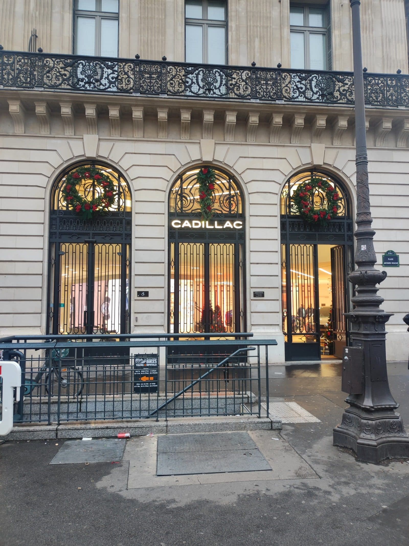 Display PLV sur mesure NYX avec grande roue miniature