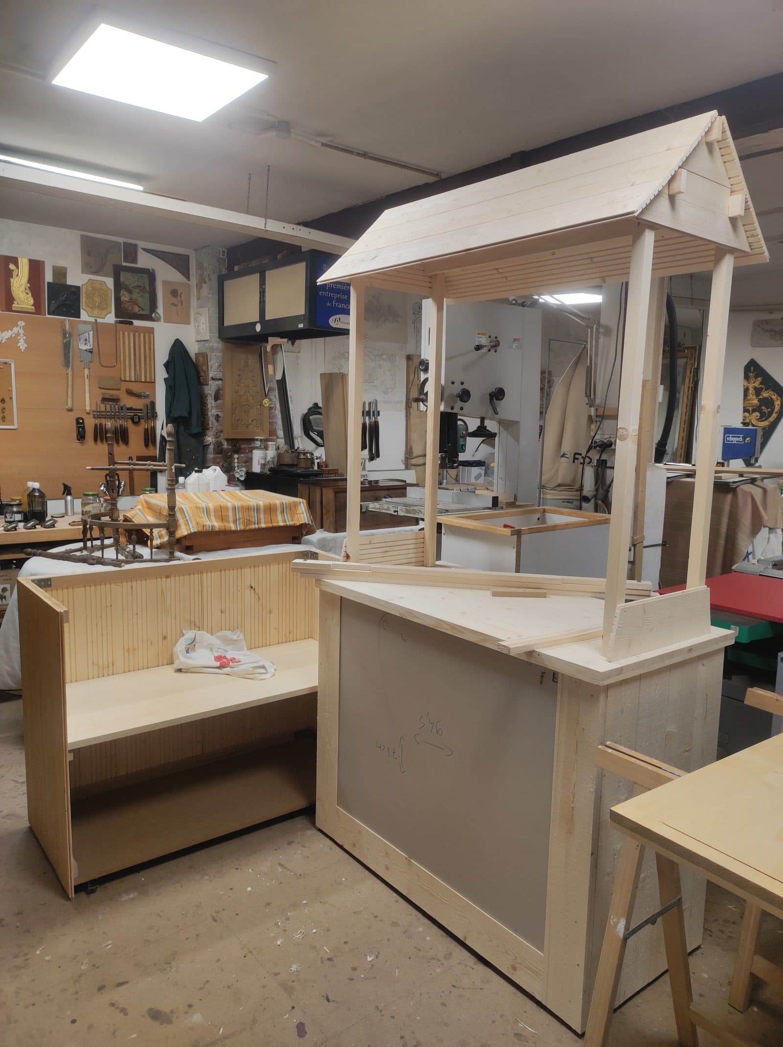 Chalet de Noël fabriqué sur mesure dans l’atelier