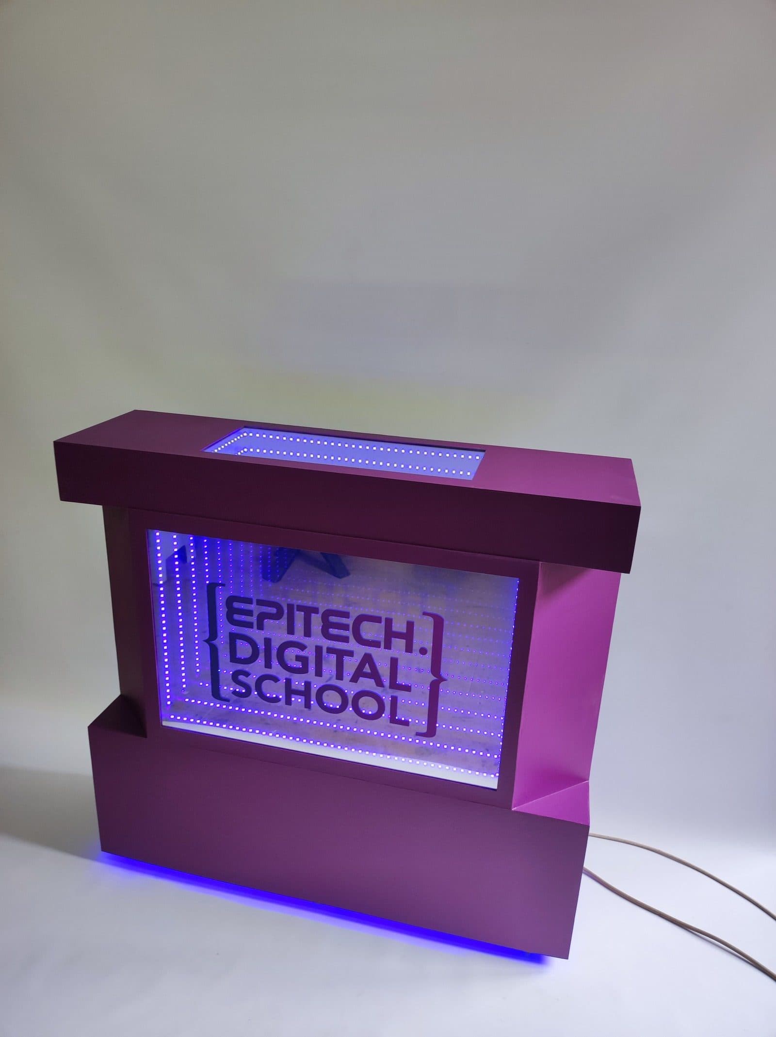 Stand Epitech Digital School avec effet miroir infini LED